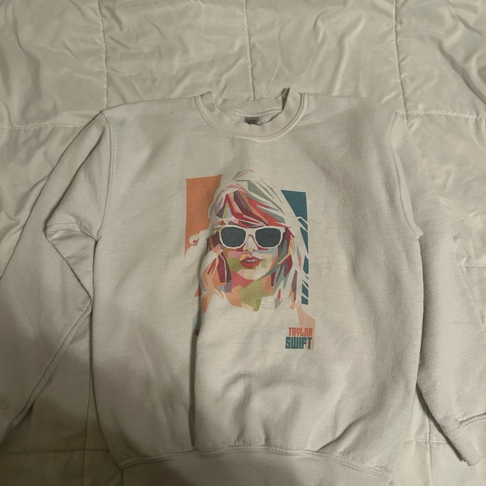 Graphic Sweatshirt with Colorful Portrait